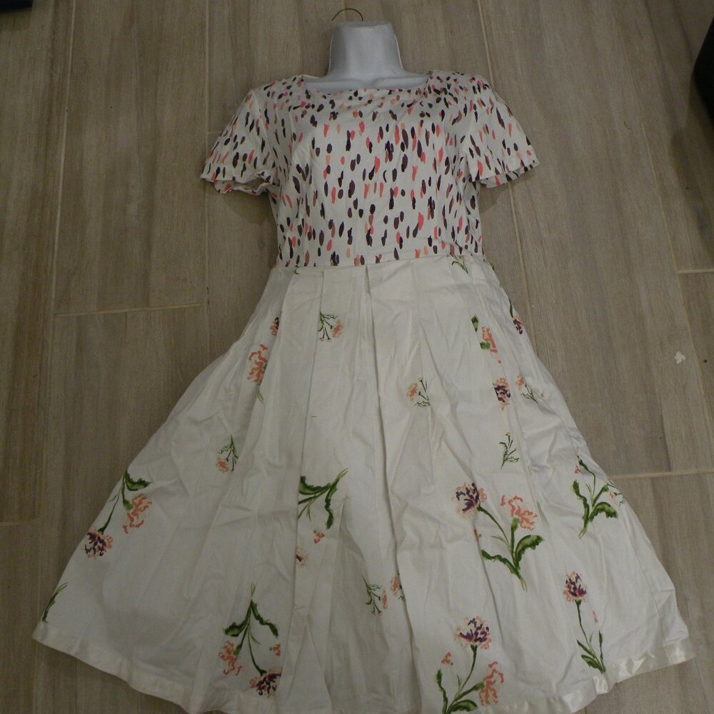 Madcap Cottage_8_used_white with specs - Disney Alice through the looking glass